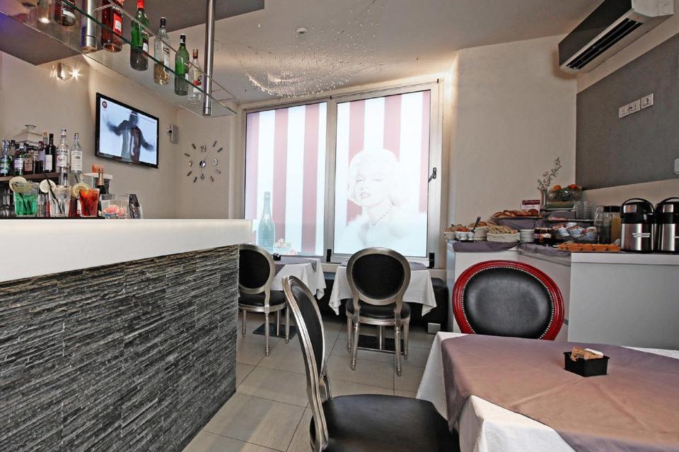 Happy Hotel Atelier Gardone Riviera Centro & Beach Bagian luar foto