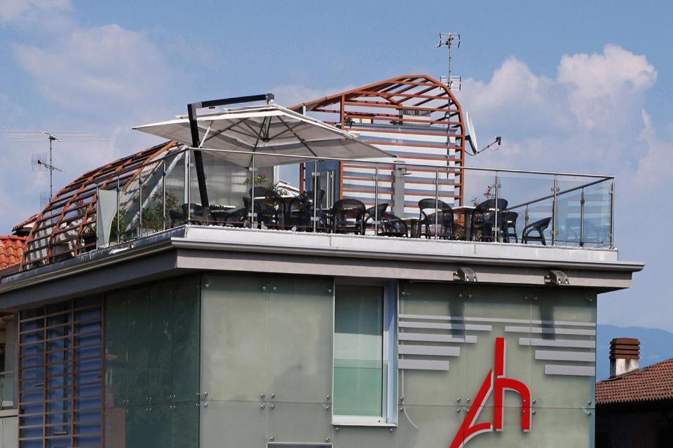 Happy Hotel Atelier Gardone Riviera Centro & Beach Bagian luar foto