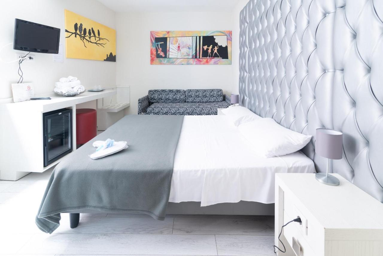 Happy Hotel Atelier Gardone Riviera Centro & Beach Bagian luar foto