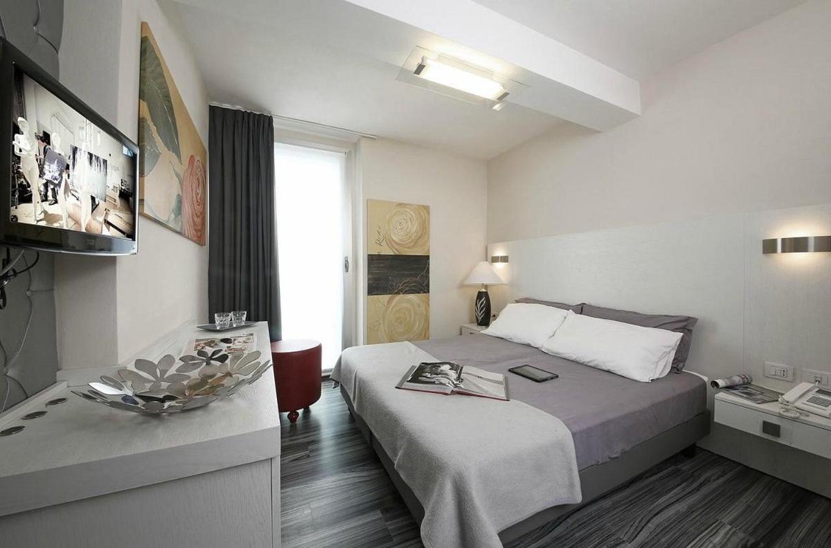 Happy Hotel Atelier Gardone Riviera Centro & Beach Bagian luar foto