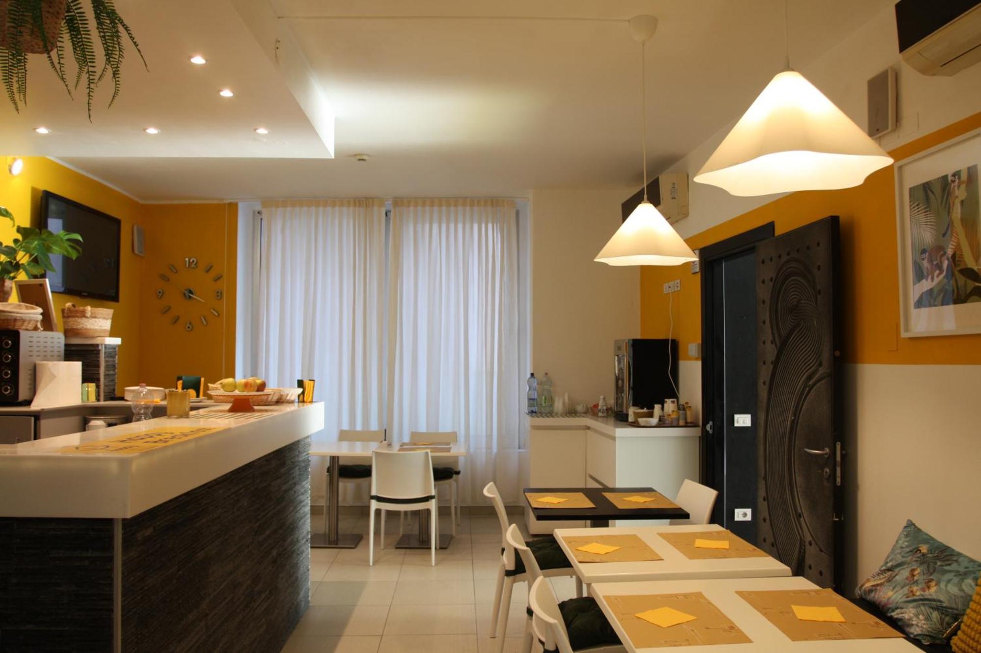 Happy Hotel Atelier Gardone Riviera Centro & Beach Bagian luar foto