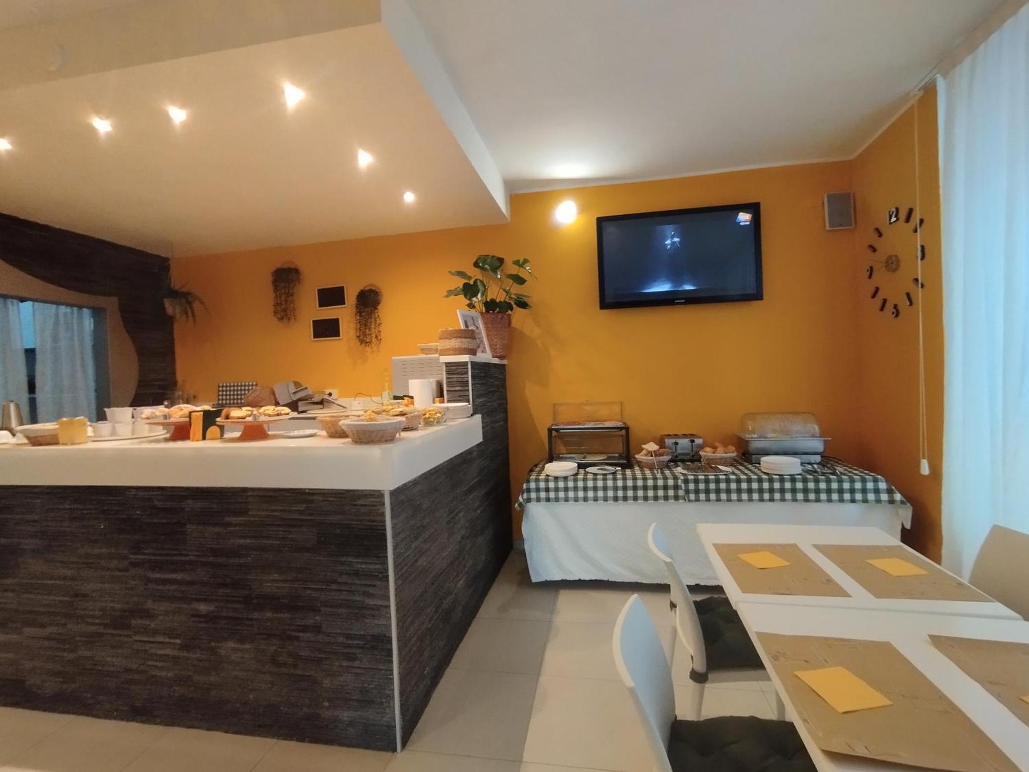 Happy Hotel Atelier Gardone Riviera Centro & Beach Bagian luar foto